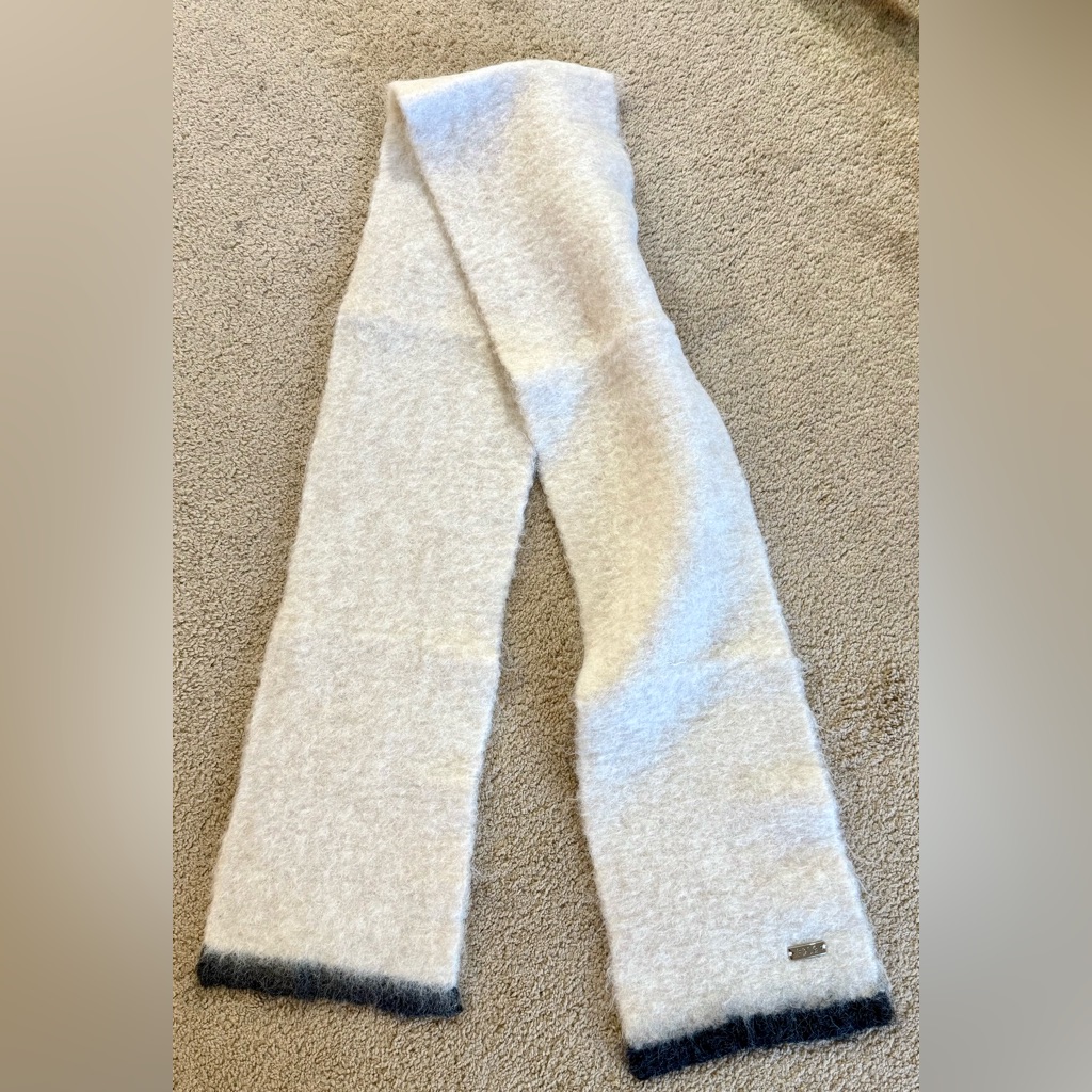 Luxurious Cream And Black Scarf
